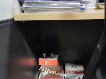 ��˾С�����ڹ�λ�ϵ�Ь������һ˫��˿��