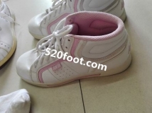 ����ͼ��ͬ�÷�����Ů������������Ь�࣬��ĳ��Ķ��У�ûϴ��