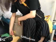 ������Ʒ��Ь���ż������ڻ�����Ʒ�����ڶ�����Ů����Ь�������һ���������ζ��